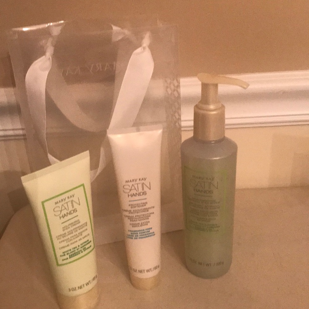 Mary Kay Satin Hands set!!